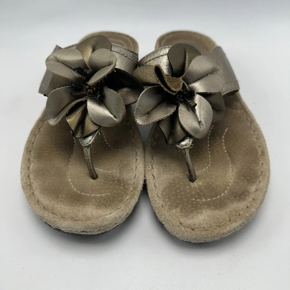 Clarks‎ Artisan Women 7.5 M Metallic Bronze Leather Flower Thong Wedge Sandal